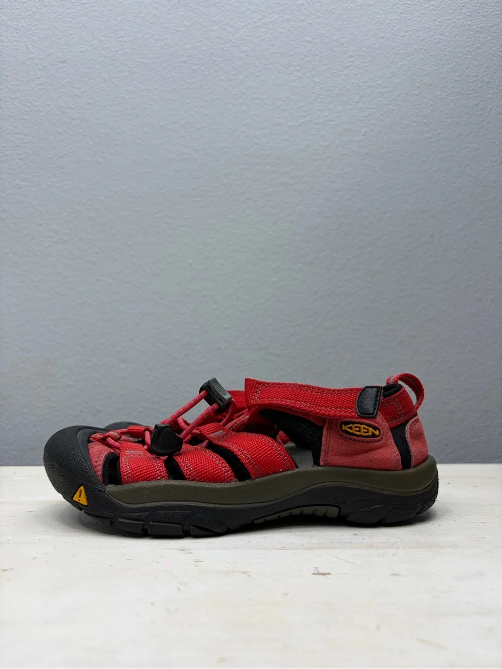 Keen Newport H2 Red Fisherman Sandals Size 2 Boys